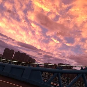 女生屁股撅起来操网站
